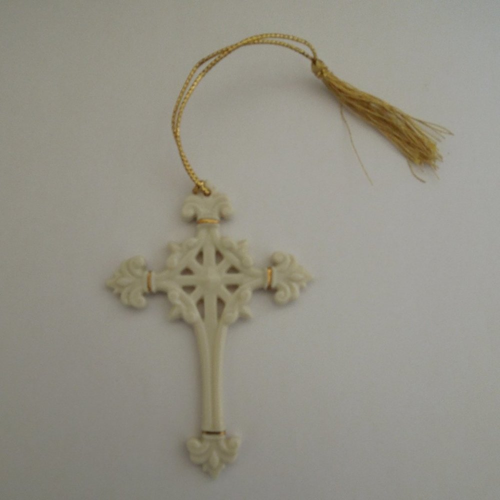 2002 Lenox Annual Cross Ornament